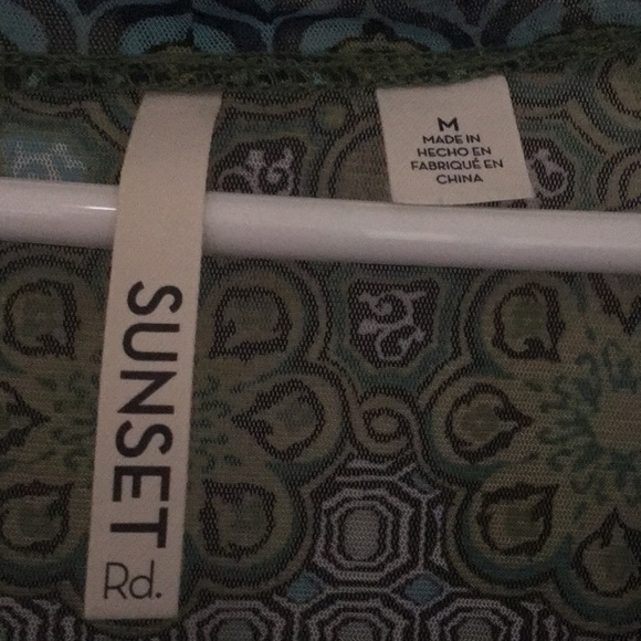 EUC - 3/4 Sleeve Blouse w/Under Tank Top - Size M - Picture 3 of 4